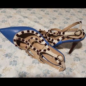 Valentino Garavani Rockstud Learger Caged Pump. (New)
